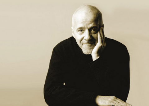 Paulo Coelho diz que Ronaldo Fenômeno é um imbecil. Entenda