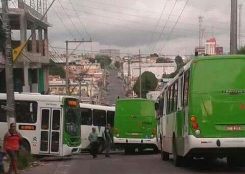 Ônibus colidem no Santo Antonio