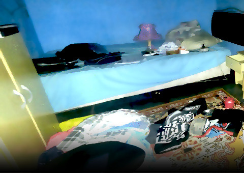 Homem é encontrado nu e estrangulado com fio elétrico em Manaus