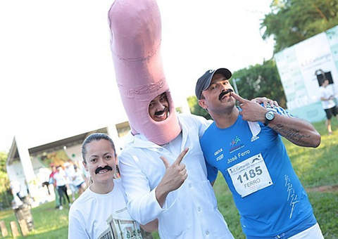 ‘Dedo Corredor’ desmitifica o exame de toque retal 