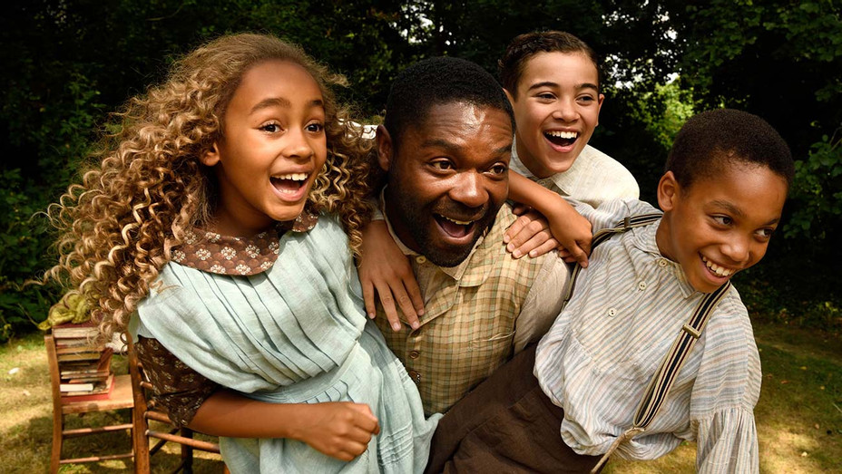 Filme sobre universos de Peter Pan e Alice com Angelina Jolie ganha estreia