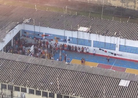 Polícia quebra o tráfico com apreensão recorde de drogas e presos tentam rebelião em desespero