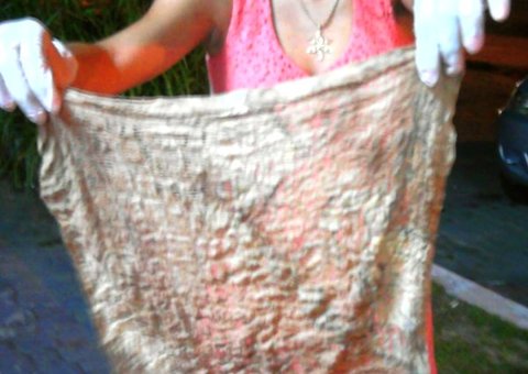 Mulher faz parto e volta com toalha na barriga