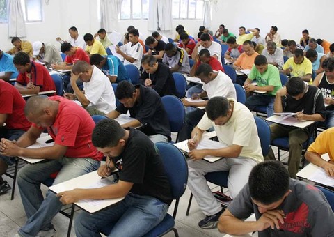 Concursos públicos oferecem mais de 24 mil vagas e os salários chegam a R$ 27,5 mil