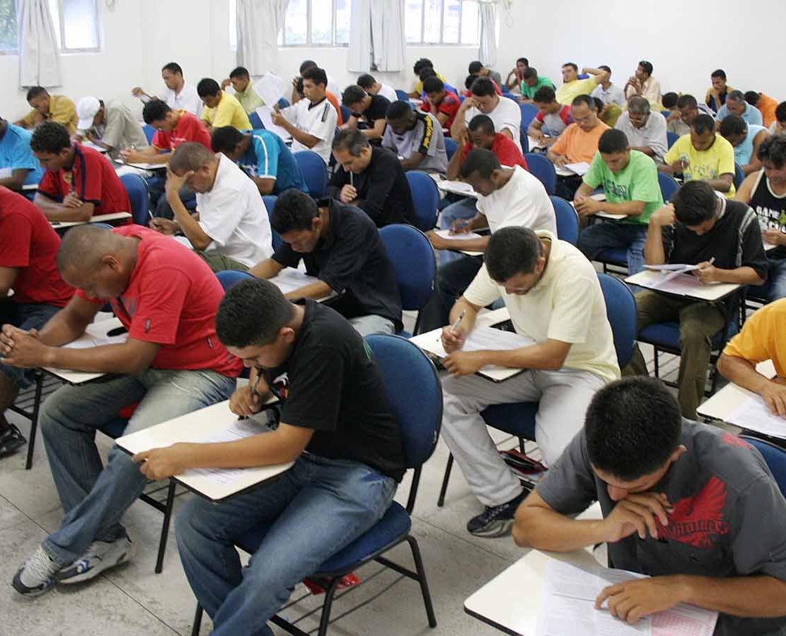 Concursos públicos oferecem mais de 24 mil vagas e os salários chegam a R$ 27,5 mil