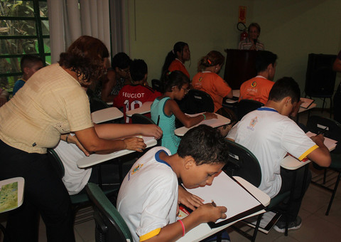 Alunos com deficiência participam de Concurso de Produção de Texto