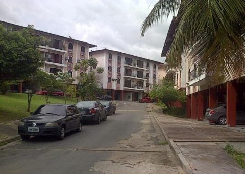 Condomínio de luxo é assaltado e vigilantes não viram nada