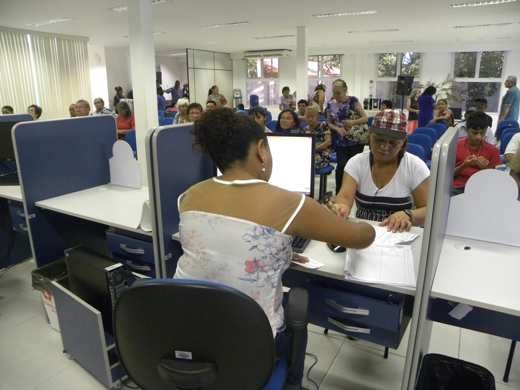 Vinte mil candidatos disputam 30 vagas em concurso da prefeitura de Manaus