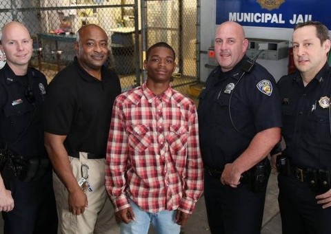  Presidiário salva a vida de policial, assista ao momento