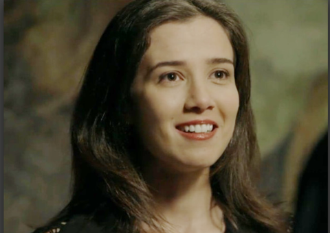 "Império": Cora invade casa de Maria Isis e beija Zé Alfredo na boca