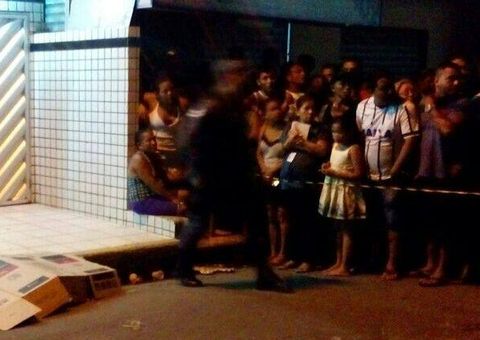 Soldado do tráfico é morto com nove tiros e dois ficam feridos no Coroado