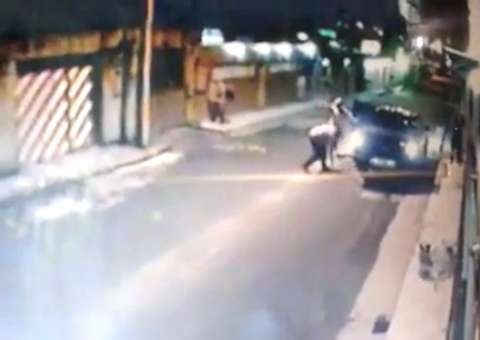 Coronel assaltado na porta de casa e pick up é roubada