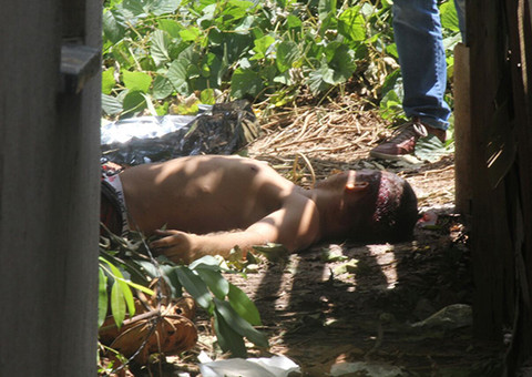 Perseguido por 2 homens, jovem é morto a tiros