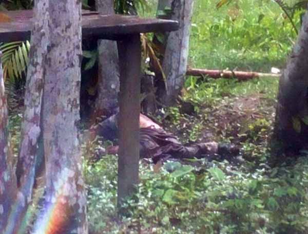 Ambulante é morto e jogado dentro de uma poça de lama