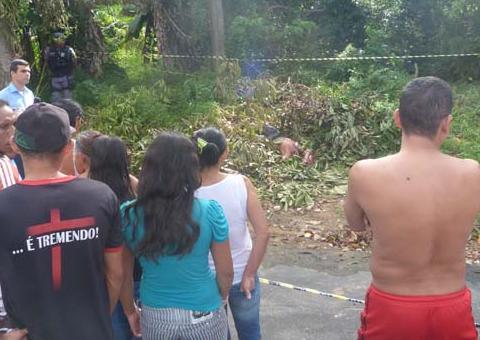 Homem tem olho arrancado, é degolado e corpo  jogado no Atílio Andreazza