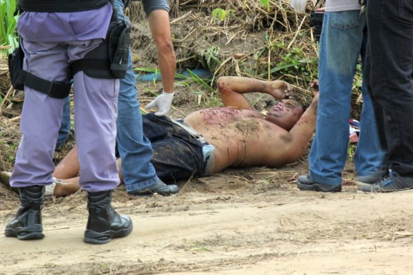 Homem executado com cinco tiros tem tatuagem de dragão no braço