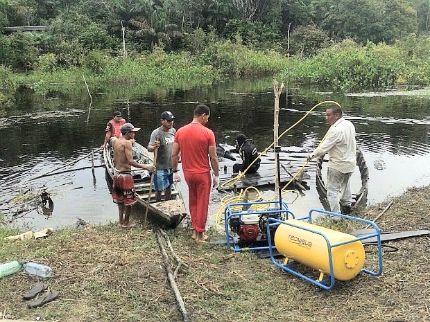 Bombeiros resgatam corpo de homem que morreu afogado em um lago