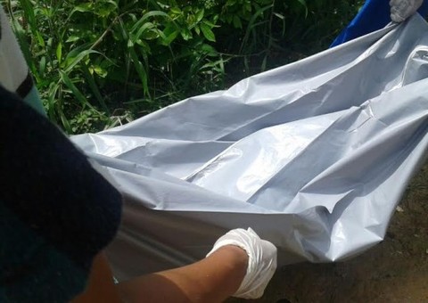 Corpo de homem é encontrado em igarapé perfurado de bala