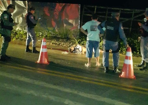  Homem é executado com sete tiros em um ramal da praia Dourada