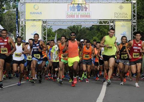  Três mil pessoas comemoraram  aniversário de Manaus com corrida na Ponta Negra