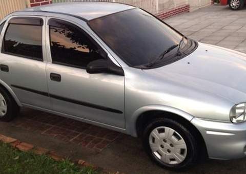 Assaltantes roubam carro em lanchonete da Cidade Nova