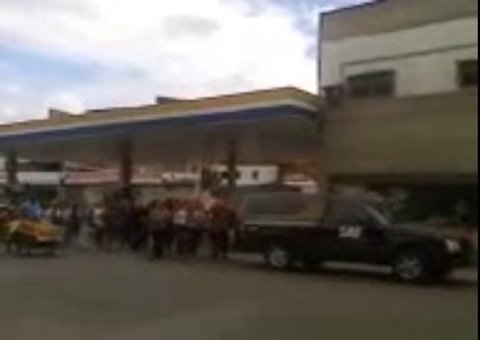 Cortejo fúnebre ao som de Chiclete com Banana. Veja