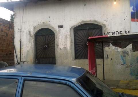 Criança amanhece morta na cama com os pais