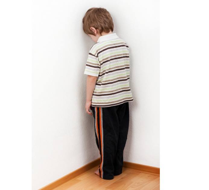 Crianças são obrigadas a abaixar calças na frente de professores em colégio