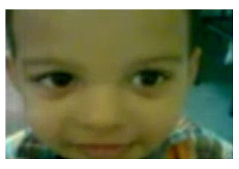 Mãe que escondeu o corpo do filho no sofá gravou vídeo onde ele diz "Te amo"