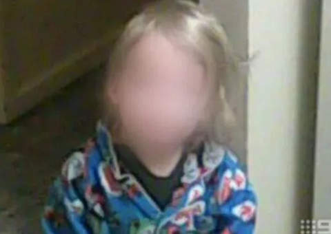 Casal mantinha criança no armário enquanto faziam sexo 