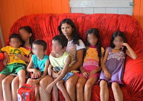 Mulher que teve 6 filhos com o próprio pai disse que não sabia que era errado