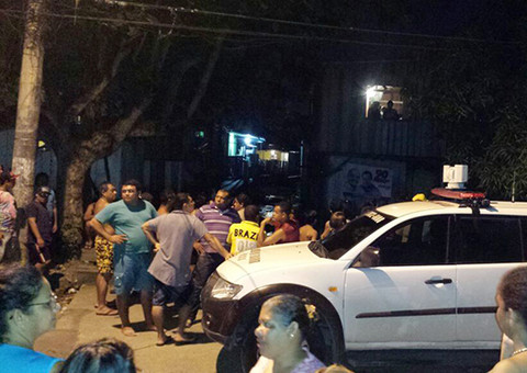 Dupla executa traficante a tiros na Praça 14