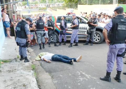 Estudante assassinado em frente a escola em Manaus