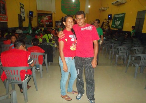 Corpo de mulher é encontrado no fundo da cama que dormia