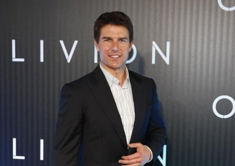Tom Cruise leva vida gay secreta, diz jornal