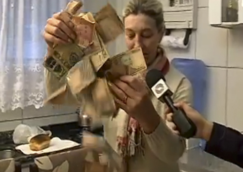 Neta descobre mala com mais de um milhão de cruzeiros do avô