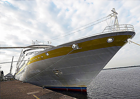 Transatlânticos chegam a Manaus com 1,8 mil turistas  