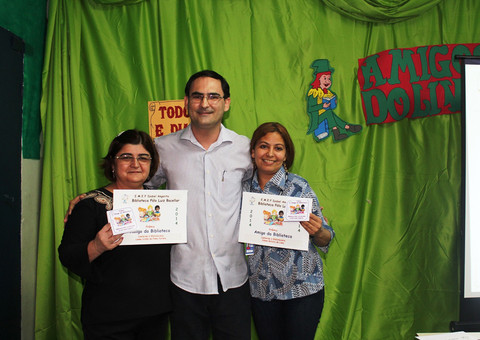 Escola premia alunos e professores que se destacaram em biblioteca