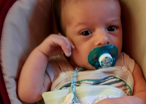 Briga entre irmãos termina com bebê de 2 meses morto com paulada