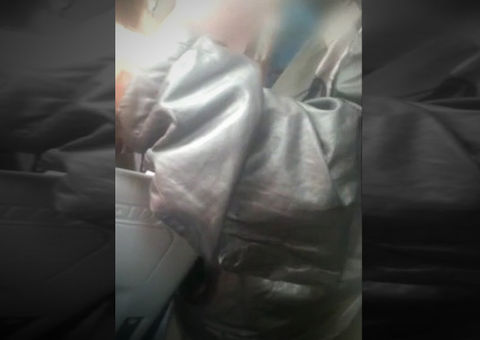 Idoso é flagrado se masturbando dentro de ônibus e justifica: "É a idade"