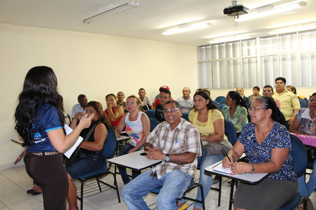 Camelôs que atuavam no centro recebem curso de capacitação