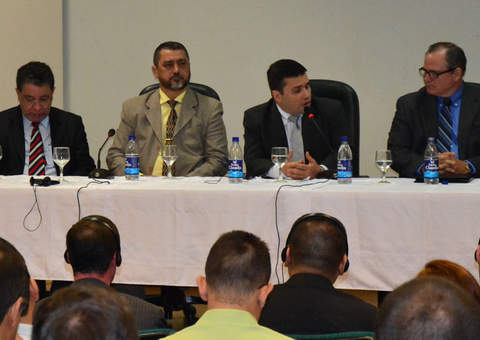 Agentes do FBI ministram técnicas de investigação para policiais do Amazonas