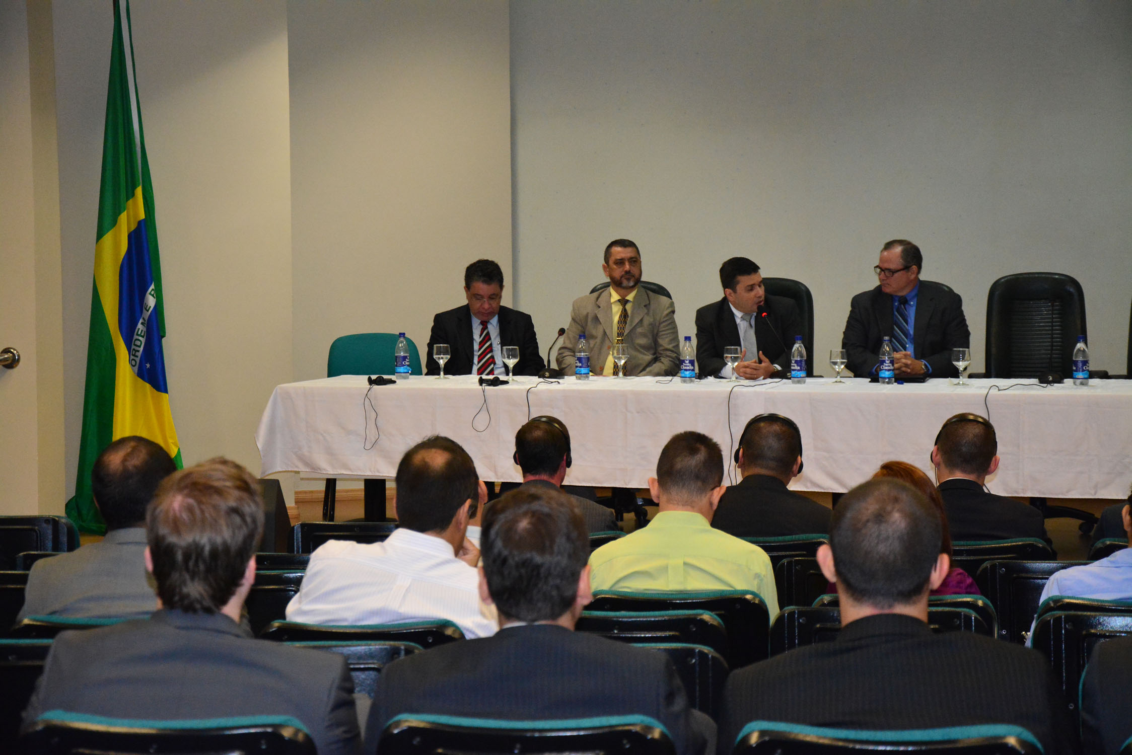 Agentes do FBI ministram técnicas de investigação para policiais do Amazonas