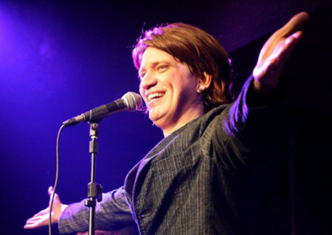 Cantor comemora aniversário no Buteko da Piscina nesta quarta-feira