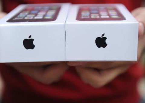Casal chinês vende filha para comprar Iphone