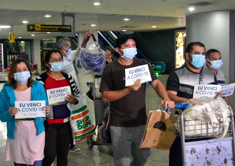 Após dias de tratamento em outros estados, 8 pacientes voltam para Manaus 