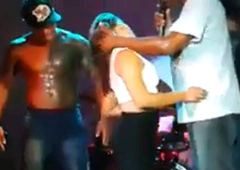 Veja o que a sua filha pode estar fazendo no Funk