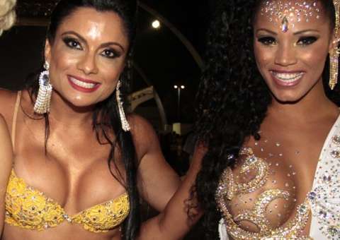  Dani Sperle aquece seus olhos para o Carnaval 2014