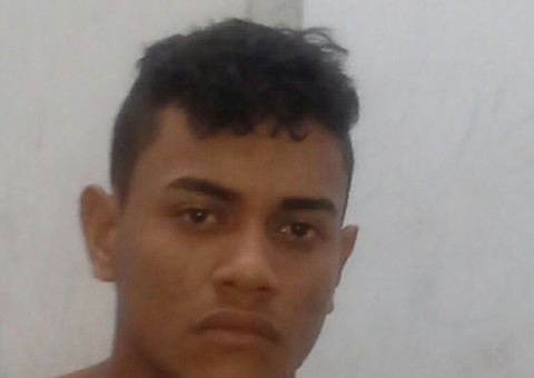 Homem é preso por policiais do 7º Cicom com 50 porções de maconha