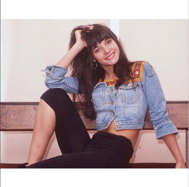 Gloria Perez faz homenagem à filha em aniversário de morte